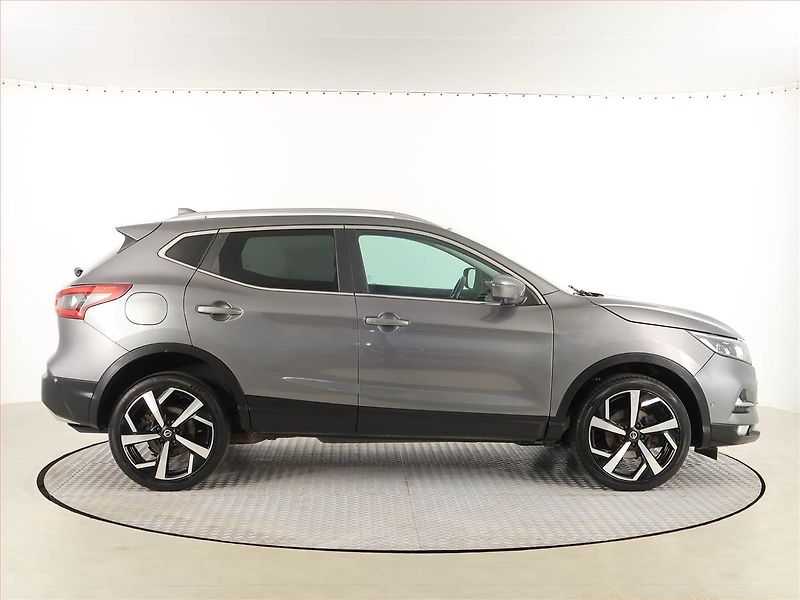 Nissan Qashqai (2020) 1.7 dCi, Kůže, Navi, Tempomat - fotka 6 z 17