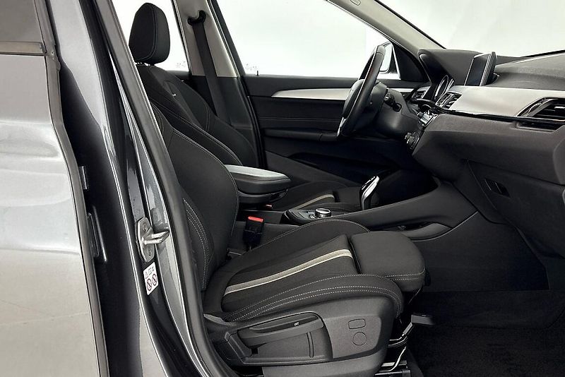 BMW X1 sDrive18i - fotka 12 z 24
