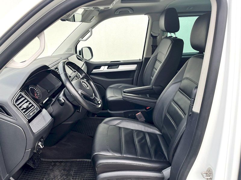 Volkswagen Multivan (2018) 2,0TSi Benzín 150kW Highline 4 - fotka 12 z 24