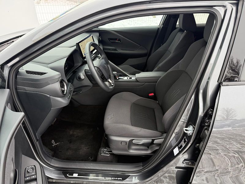 Toyota C-HR 1,8 HEV e-CVT Style - fotka 11 z 30