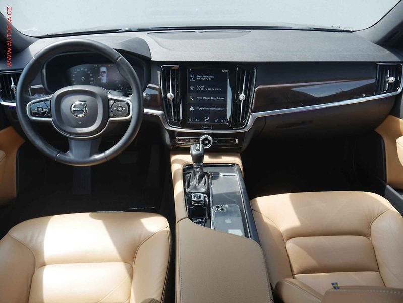 Volvo V90 (2018) 2.0 D, Kůže, NAVI - fotka 8 z 15