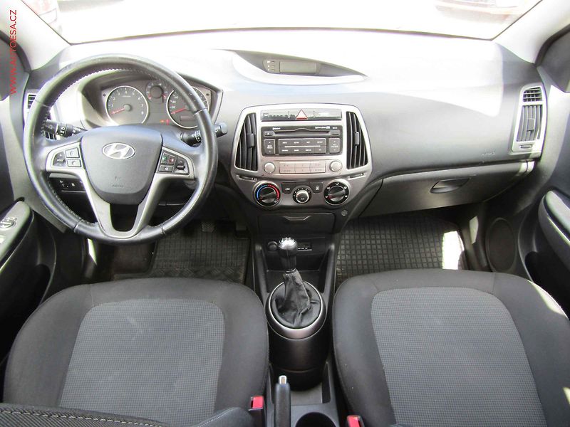 Hyundai i20 (2013) 1.2i, ČR, servis.kniha, AC - fotka 8 z 19