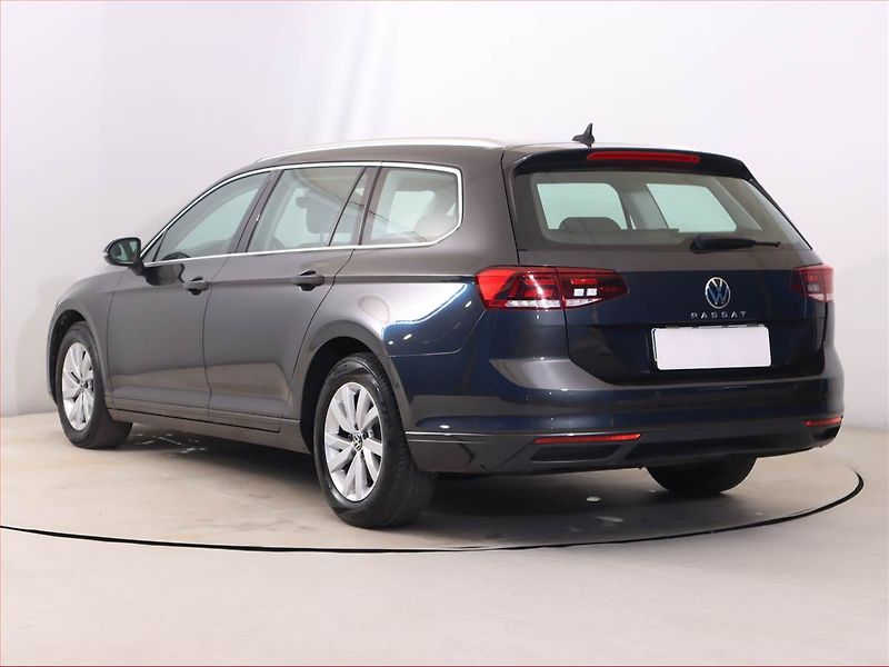 Volkswagen Passat (2021) Business 2.0 TDI, Automat - fotka 4 z 23