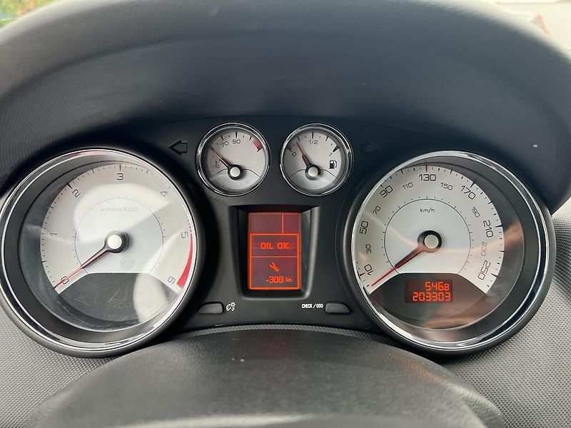 Peugeot 308 SW Exclusive 1.6HDi 82kW - fotka 8 z 14