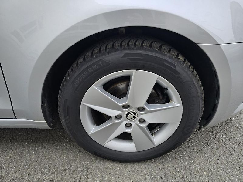 Škoda Octavia 1.6TDi STYLE LED DIGIKLIMA-DPH - fotka 30 z 33