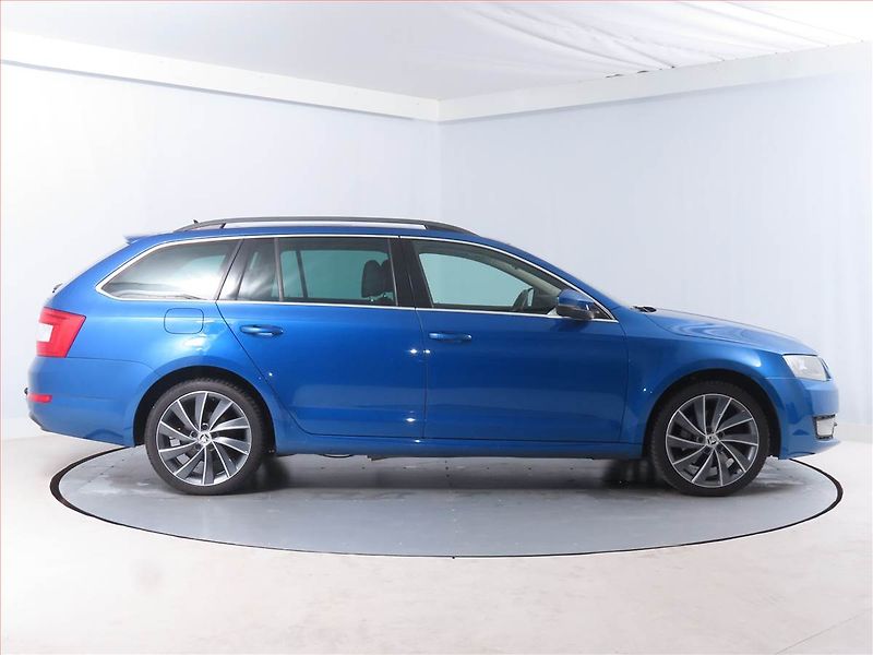 Škoda Octavia (2015) Laurin&Klement 2.0 TDI, 4X4 - fotka 6 z 20