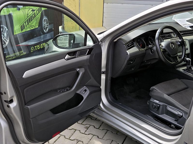 Volkswagen Passat 2.0TDi DSG *SERV.KN.FAKTURY*   - fotka 30 z 49