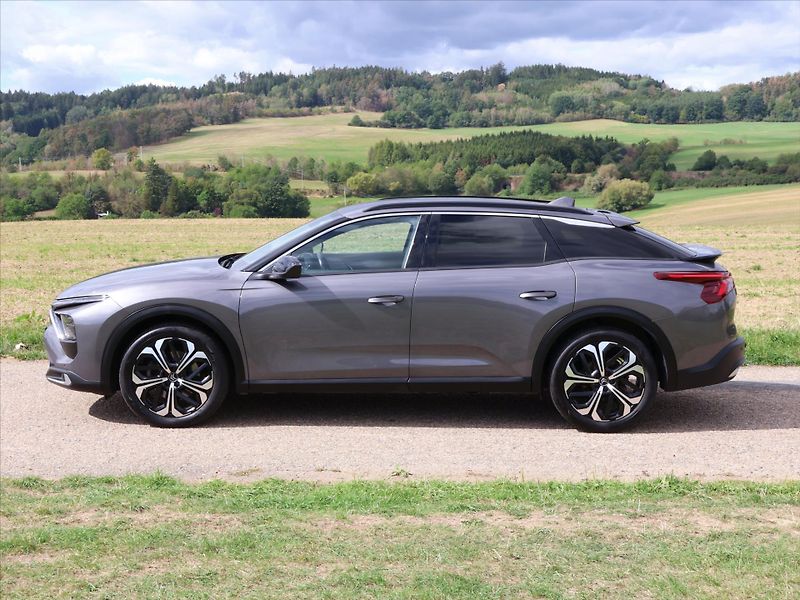 Citroën C5 X 1,6 PT 180k CZ Exclusive DPH - fotka 4 z 37
