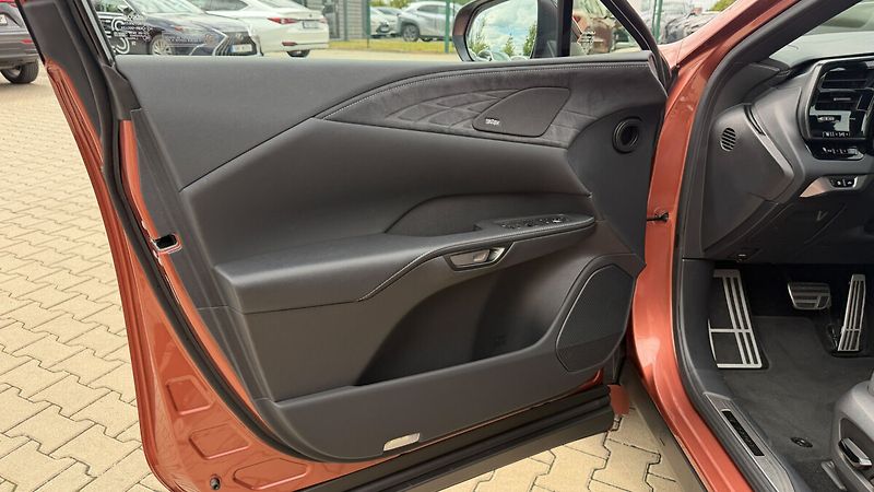 Lexus RX 500h 2,4 HEV F SPORT PLUS PANORAMIC - fotka 8 z 25