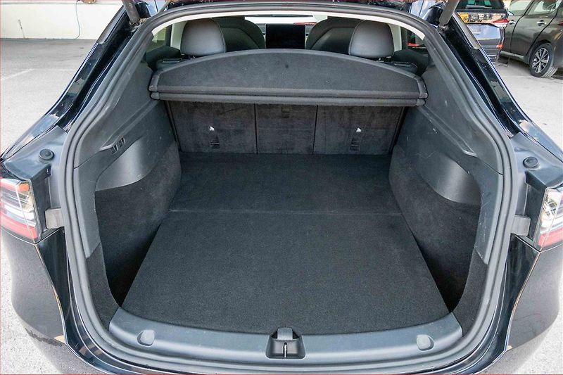 Tesla Model Y (2023) RWD LFP 60kWh, SoH 93% - fotka 14 z 23