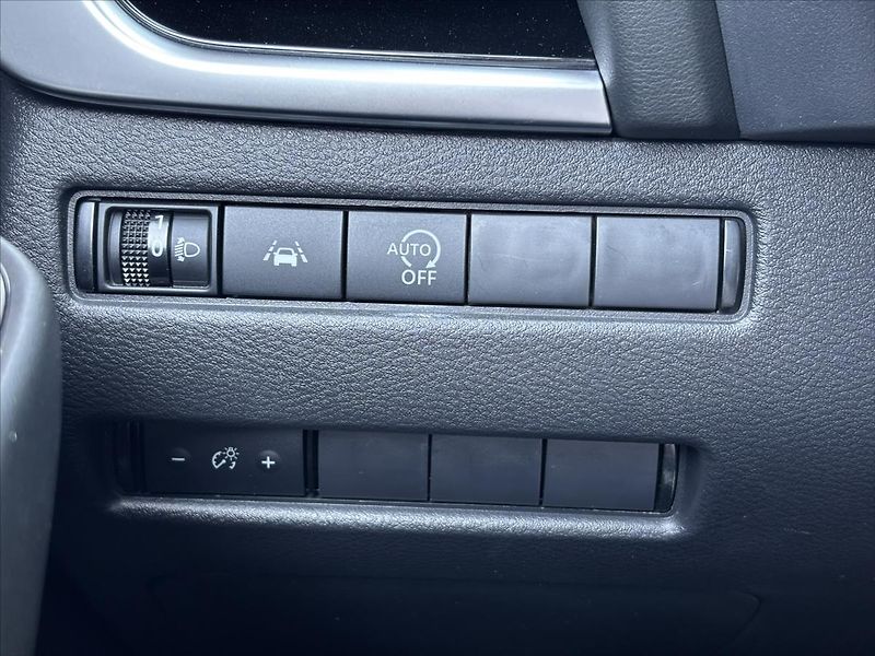 Nissan Qashqai 1,3 i AT N-Connecta - fotka 30 z 43