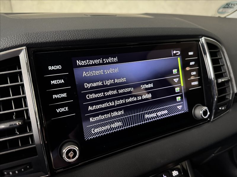 Škoda Karoq 1,5 TSi  DSG Style LED Kamera - fotka 28 z 46