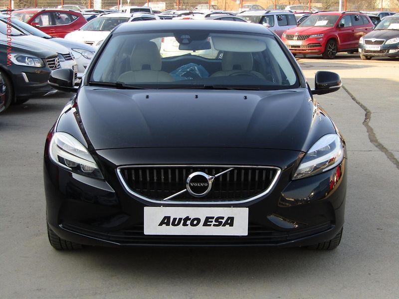 Volvo V40 (2017) 2.0 D2, AC, LED, kůže - fotka 2 z 17