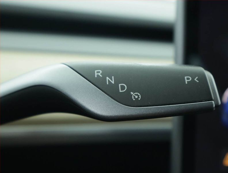 Tesla Model 3 (2019) Long Range 4WD 78kWh, SoH 84% - fotka 13 z 23