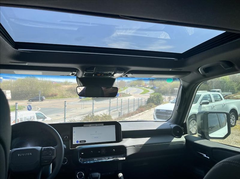 Toyota Land Cruiser 2,4 i-FORCE MAX HEV - fotka 23 z 48