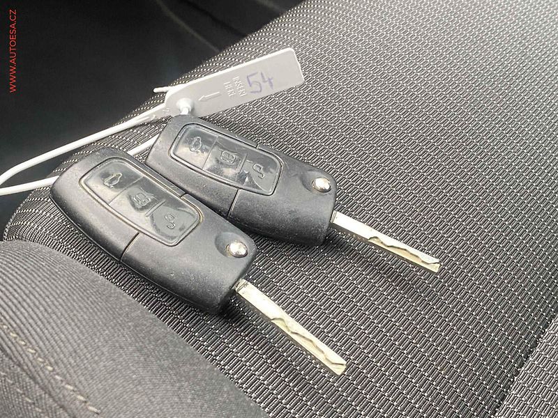 Ford Mondeo (2010) 2.2TDCi, ČR, Bixen, park - fotka 18 z 18