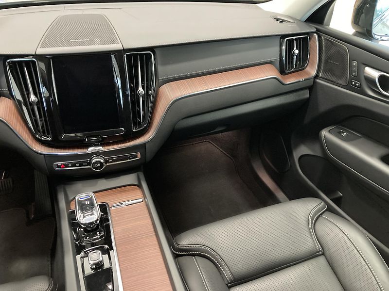 Volvo XC60 T6 eAWD Recharge Ultra Dark  - fotka 14 z 36