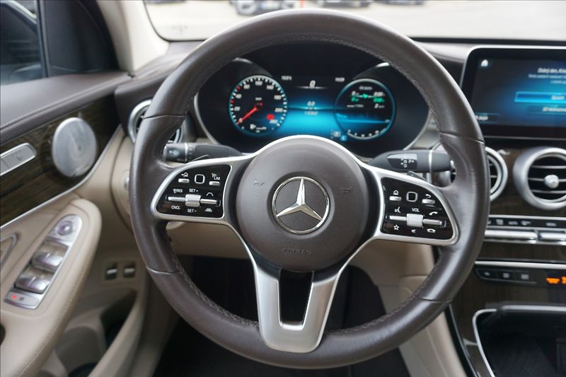Mercedes-Benz GLC 2,0 300 4M kupé 1.maj - fotka 9 z 20