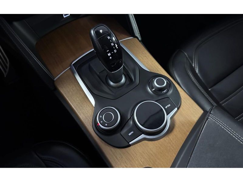 Alfa Romeo Stelvio (2017) 2.0T 280k AT8 ZF Q4 4x4 First - fotka 12 z 17