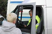Do jihočeského měření emisí a kontrol u hotelu Sloup na silnici I/3 (bývalá E55) se zapojili policisté krajské dopravní policie, z dálničního oddělení Borek a táborští dopraváci. Vozidla se řidiči naváděli také z blízké dálnice D3.