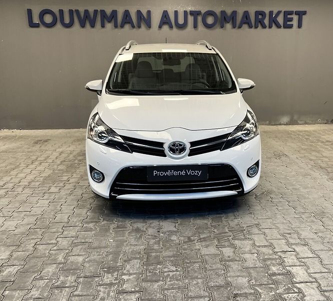 Toyota Verso 2.2 AT STYLE D-CAT 7míst - fotka 4 z 17