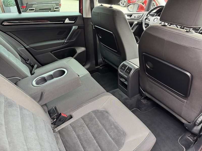 Volkswagen Golf Sportsvan (2016) 1.4TSi HighLine Xenony Navi - fotka 17 z 48