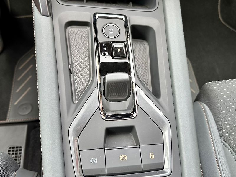 Cupra Leon (2025) VZ 2.0TSI 245kW EXTREME - fotka 23 z 38