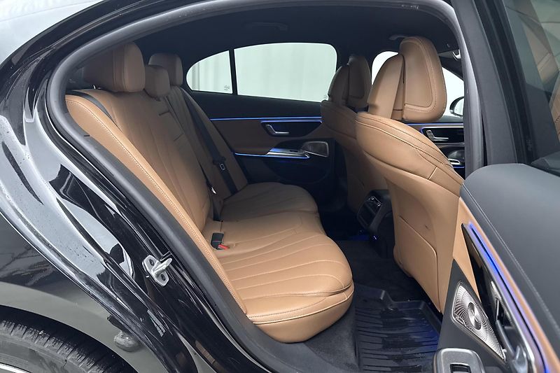 Mercedes-Benz Třídy E E300e AMG Premium 2xALU - fotka 6 z 11