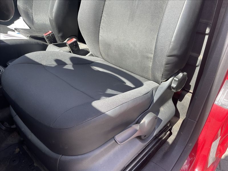 Volkswagen Caddy 2,0 TDi 4-Motion KLIMA, bez ko - fotka 13 z 34