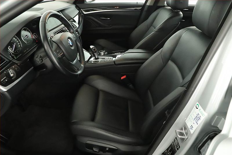 BMW Řada 5 (2014) Modern Line 525d xDrive, 4X4 - fotka 7 z 17