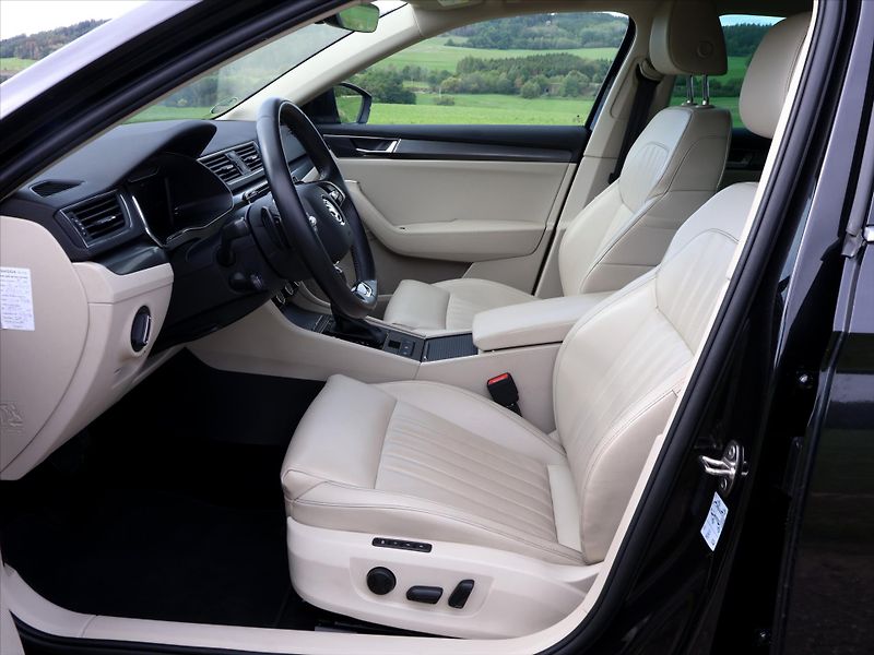 Škoda Superb 2,0 TDI 147kW DSG Style 4x4 CZ - fotka 11 z 45