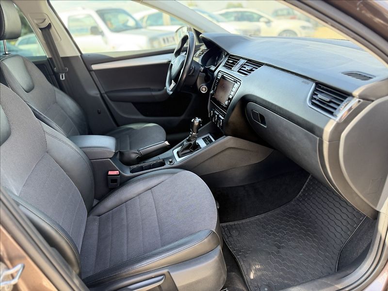 Škoda Octavia TDI DSG F1 NAVI, EL.KUFR - fotka 32 z 34