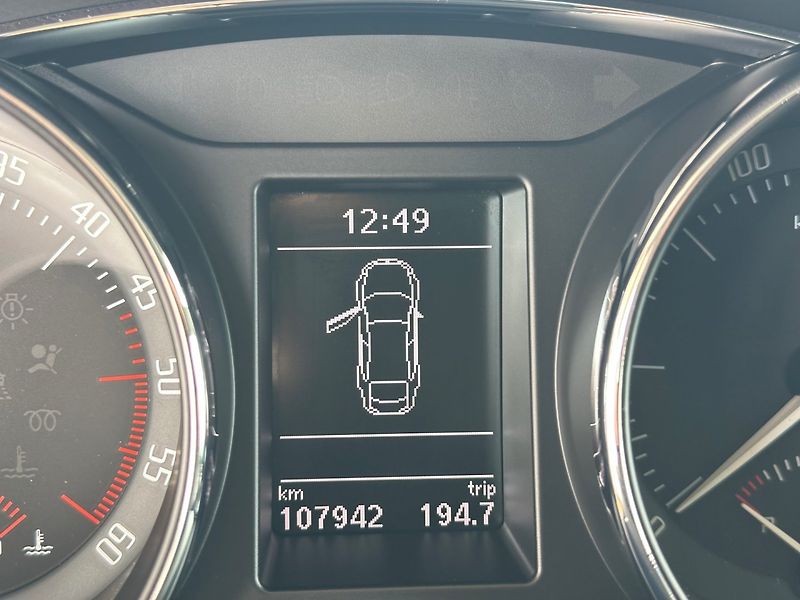 Škoda Superb (2010) 2.0TDi DSG CR BUSINES 100%KM - fotka 11 z 18