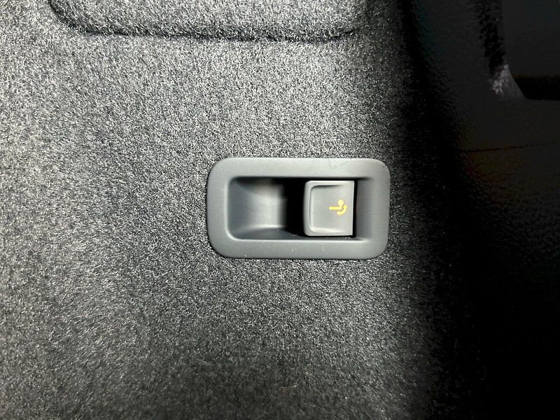 Škoda Karoq (2025) DSG 2.0TDI 110kW 4x4 SportLine - fotka 32 z 34