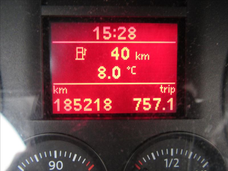 Volkswagen Touran 1,6 MPi 75kW - fotka 14 z 25