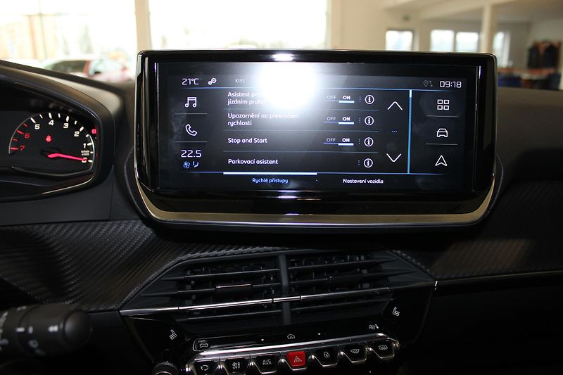 Peugeot 2008 (2025) STYLE PureTech 100 S&S MAN6 - fotka 13 z 17