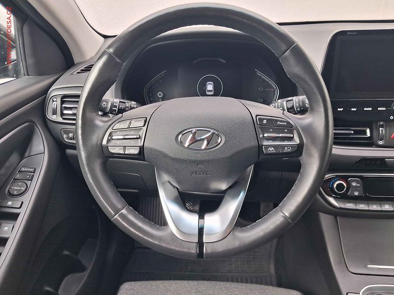 Hyundai i30 (2022) 1.5 i, 1.maj,ČR, LED, park. - fotka 11 z 19
