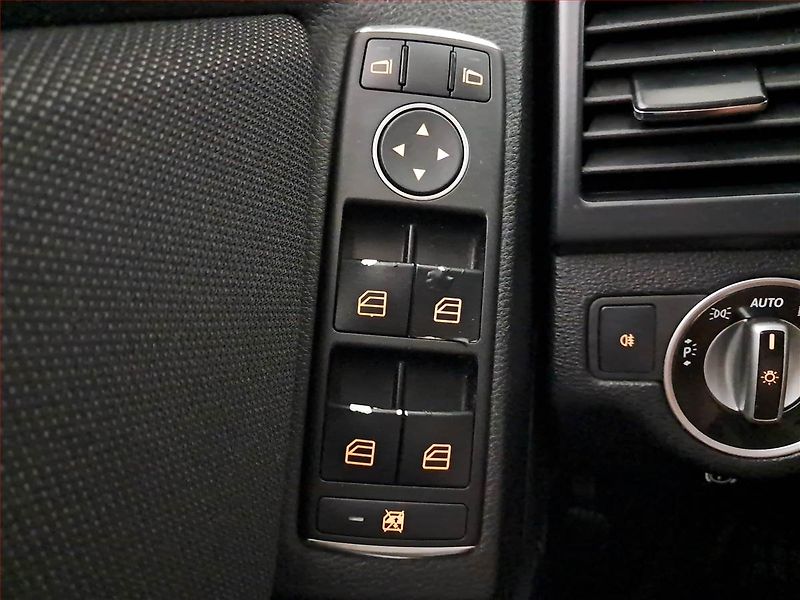 Mercedes-Benz GLK (2012) 250 CDI, 4X4, Automat, Navi - fotka 18 z 21