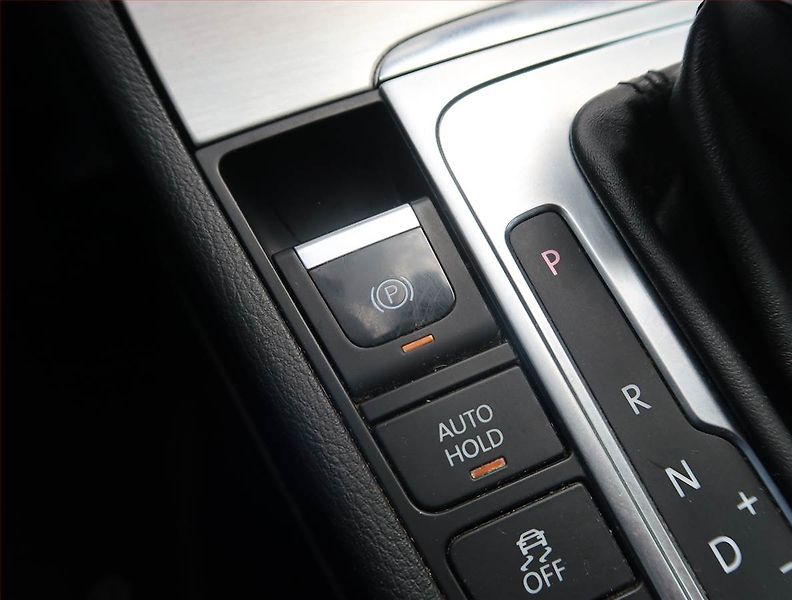 Volkswagen Passat (2014) 2.0 TDI, Automat, Navi - fotka 22 z 23
