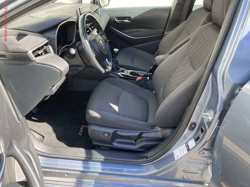 Toyota Corolla (2023) 1.5, 2.maj,ČR, Comfort, navi - fotka 9 z 19