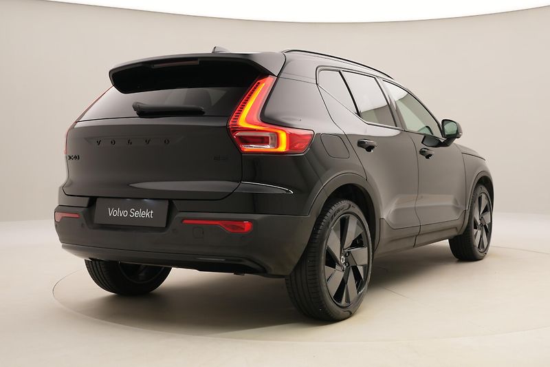 Volvo XC40 B3 PLUS BLACK EDITION AUT CZ - fotka 13 z 56