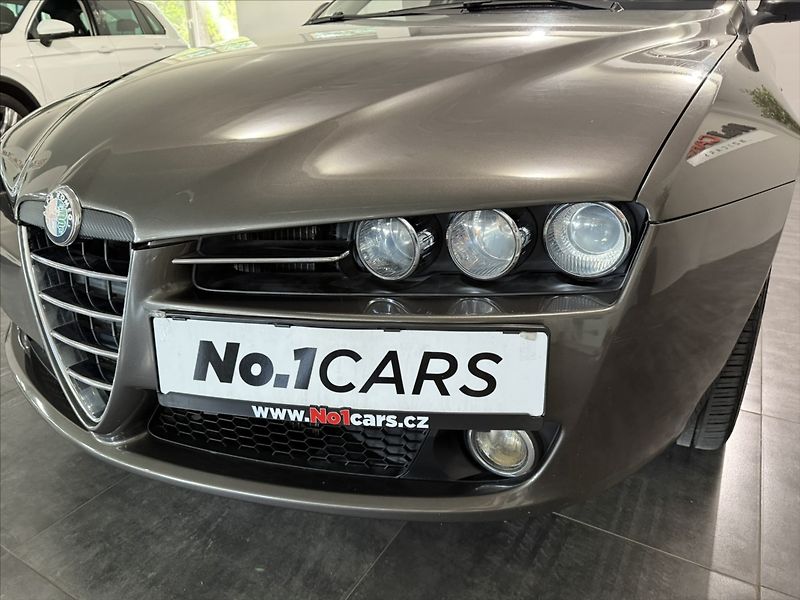 Alfa Romeo 159 2,4   JTDm V5 147 kW BOSE TOP - fotka 36 z 40