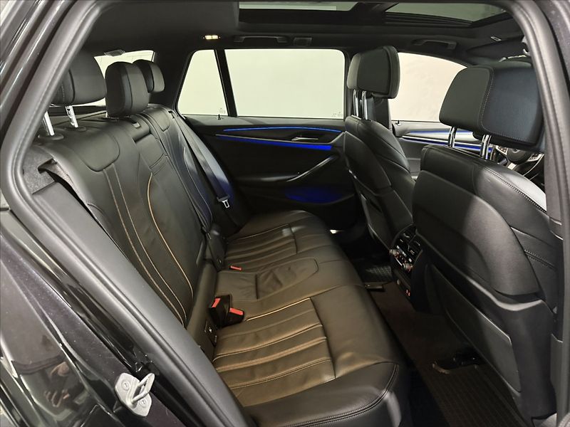 BMW Řada 5 3,0   530D M-PAKET PANO LASER - fotka 34 z 48