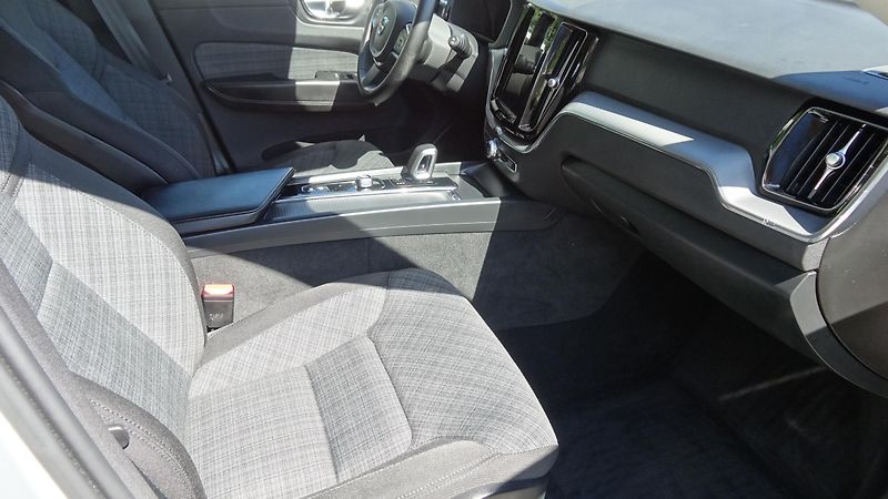Volvo XC60  B4 Awd Taž.zař.Navi + - fotka 6 z 70