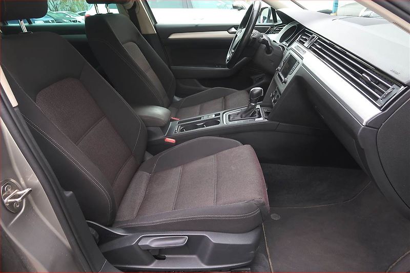 Volkswagen Passat (2016) 2.0 TDI, Automat, Navi - fotka 9 z 17