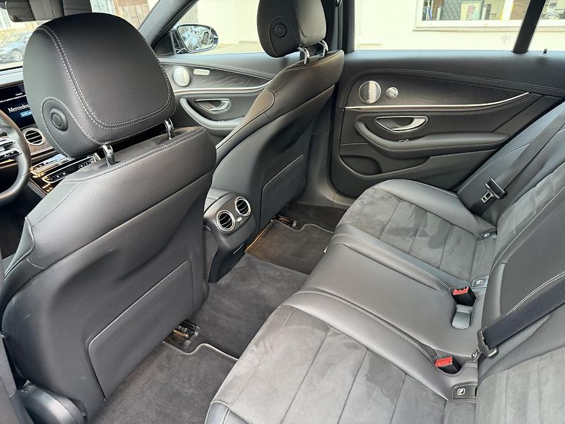 Mercedes-Benz Třídy E (2020) 300E 4MATIC PLUG-IN HYBRID - fotka 19 z 40
