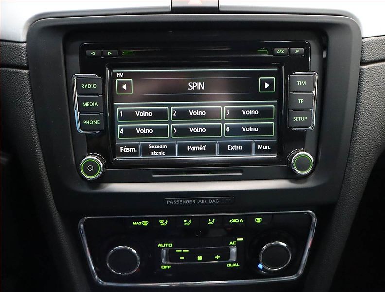 Škoda Superb (2013) 2.0 TDI, Tempomat - fotka 12 z 17