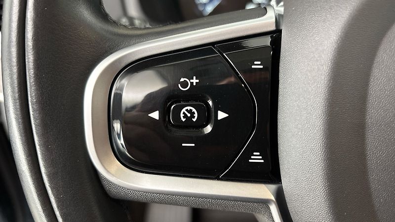 Volvo XC90 2.0 B5 AUT AWD Inscription - fotka 14 z 32