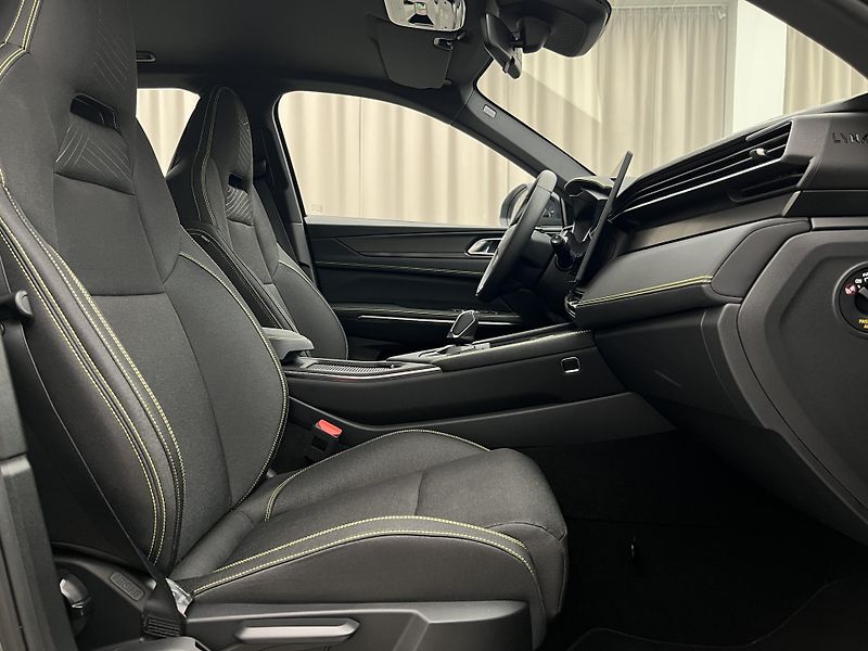 Lynk & Co 01 CORE PHEV AUT CZ 1.maj - fotka 17 z 46
