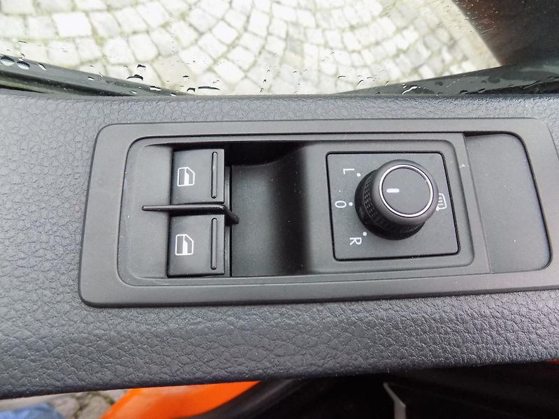Volkswagen Transporter 2,0 TDI 110 KW DC 5 MÍST TEMP. - fotka 28 z 35